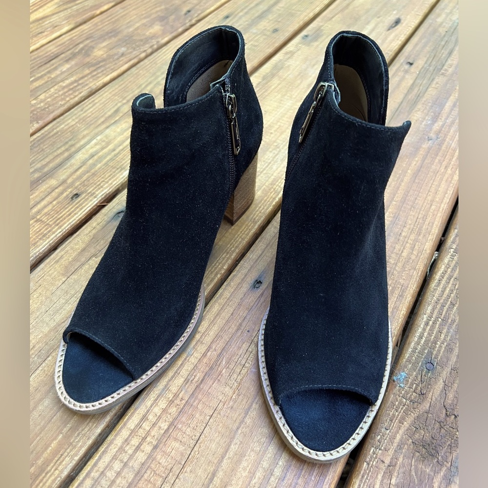 Blondo black suede toeless bootieso